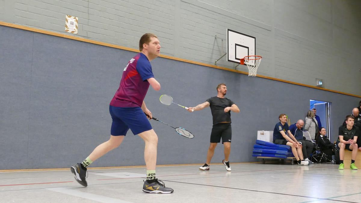 Zwei Spieler des GSV Geldern im Doppel beim Schwanencup
