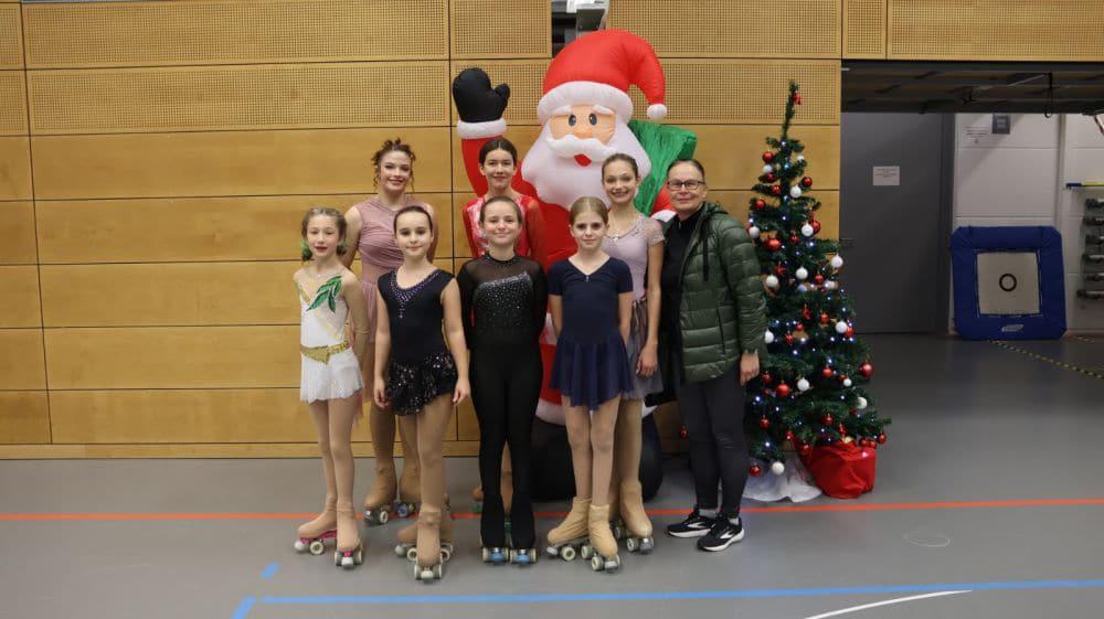 Die Rollkunstläuferinnen des GSV Geldern bei der Weihnachtsfeier